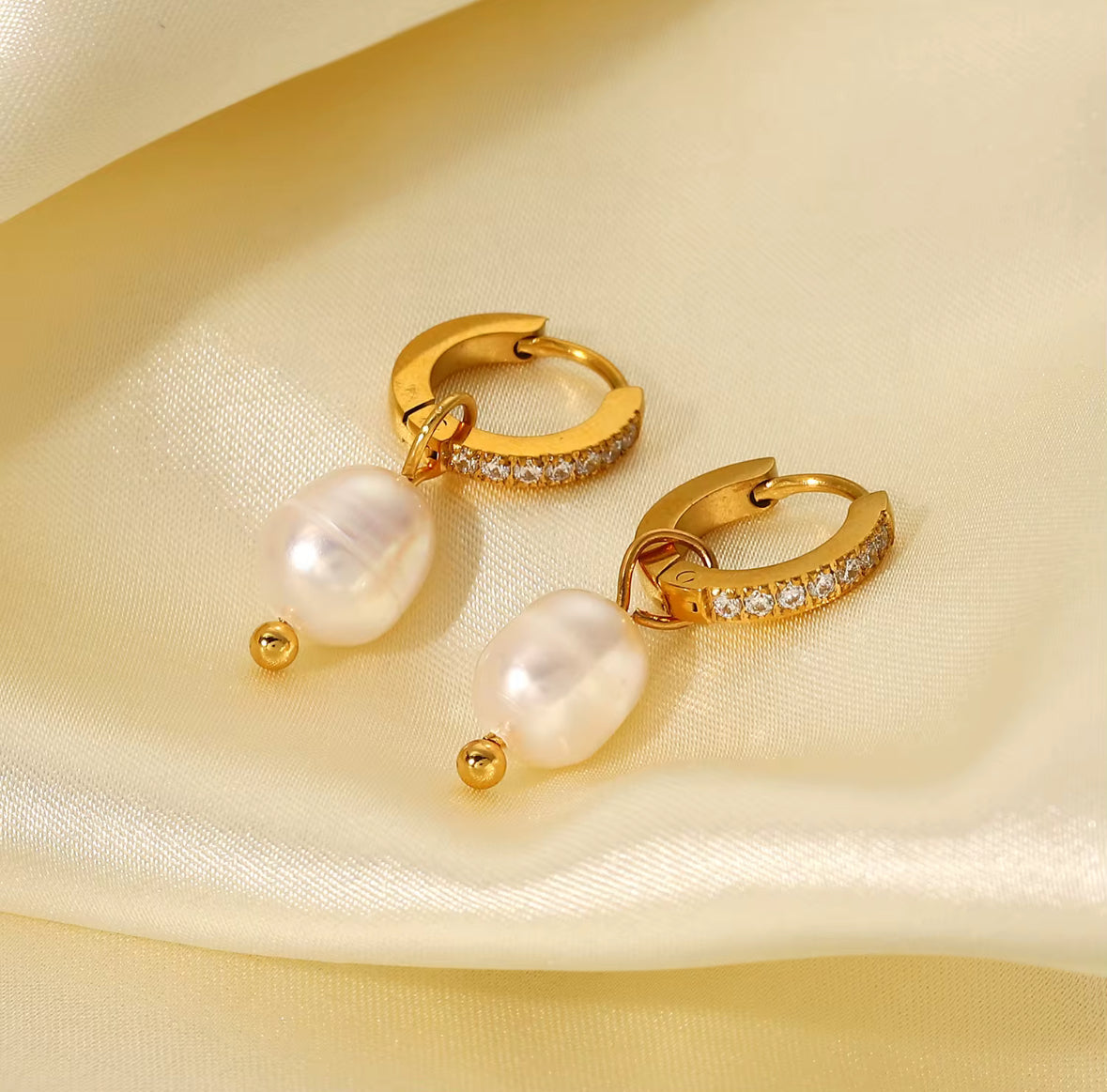 Clara Pearl Earrings
